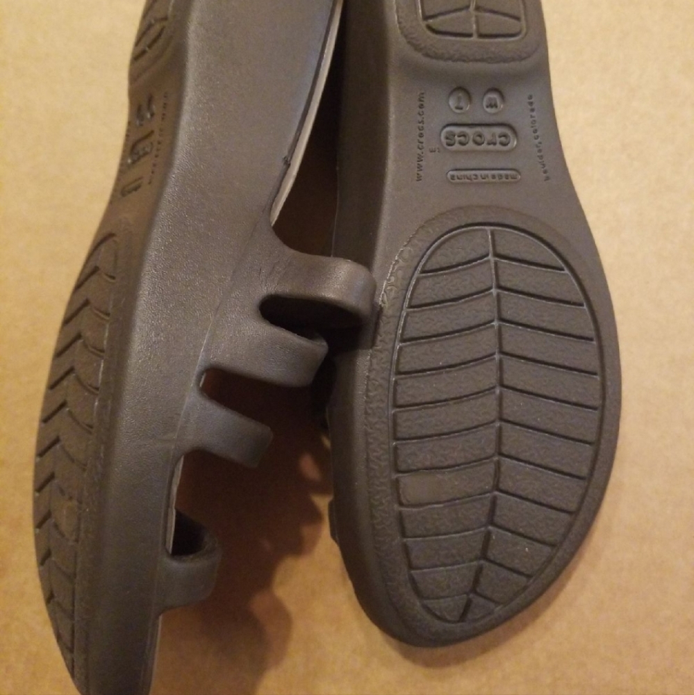 Crocs size 7 women - Picture 5 of 7